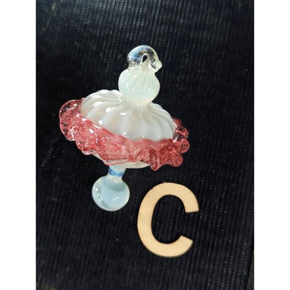 CHOOSE Vintage Murano Glass pink and white chandelier ornament - Picture 7 of 10